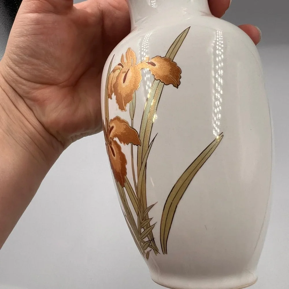 Fine China Japan Vintage Porcelain Bud Vase Floral Iris Gold Trim 6.5‎ Inch